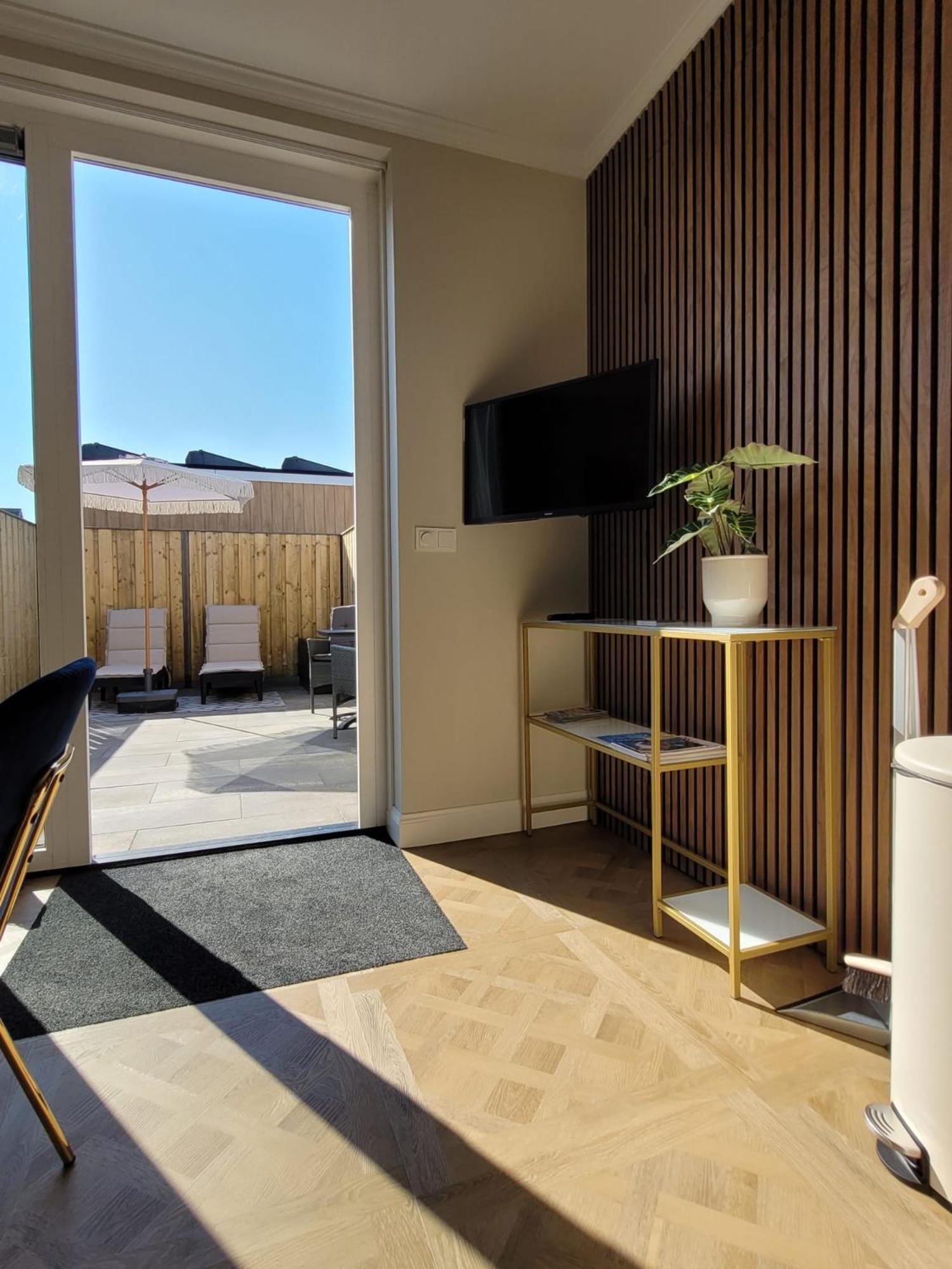 Luxe Kamer Langendam 48 Met Prive Terras Zoutelande Exterior photo